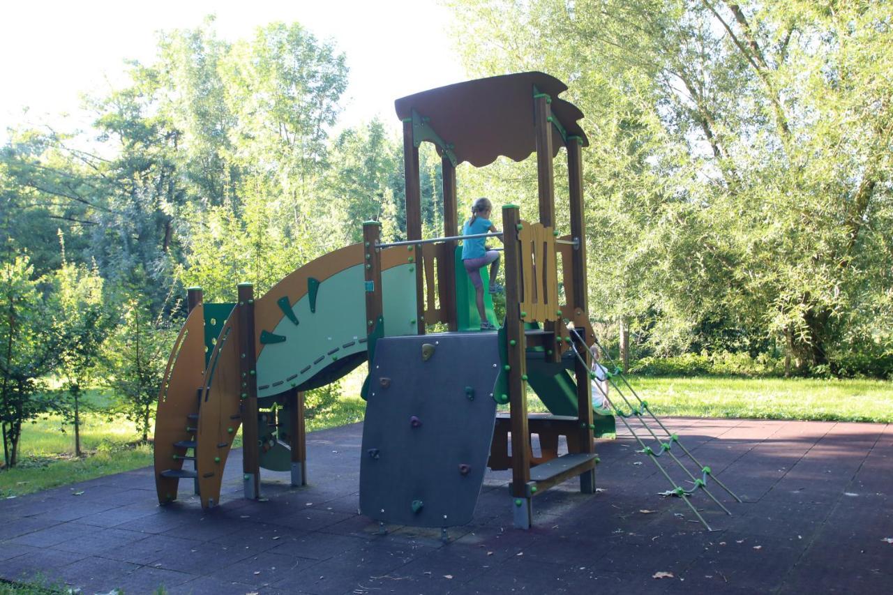 Camping L'Ilot Du Chail Sansais Exterior foto