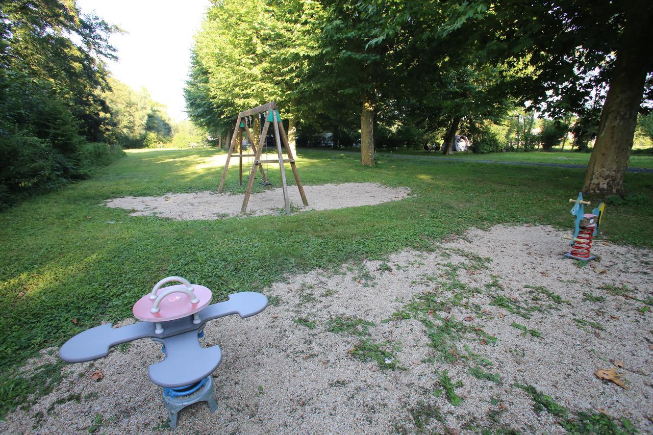 Camping L'Ilot Du Chail Sansais Exterior foto